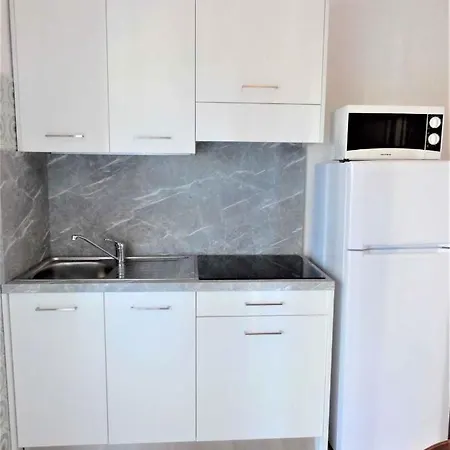 In 37068 Apartment